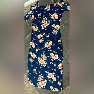 Beautiful Haute Monde Floral Fitted Dress. Navy floral dress. Size Small